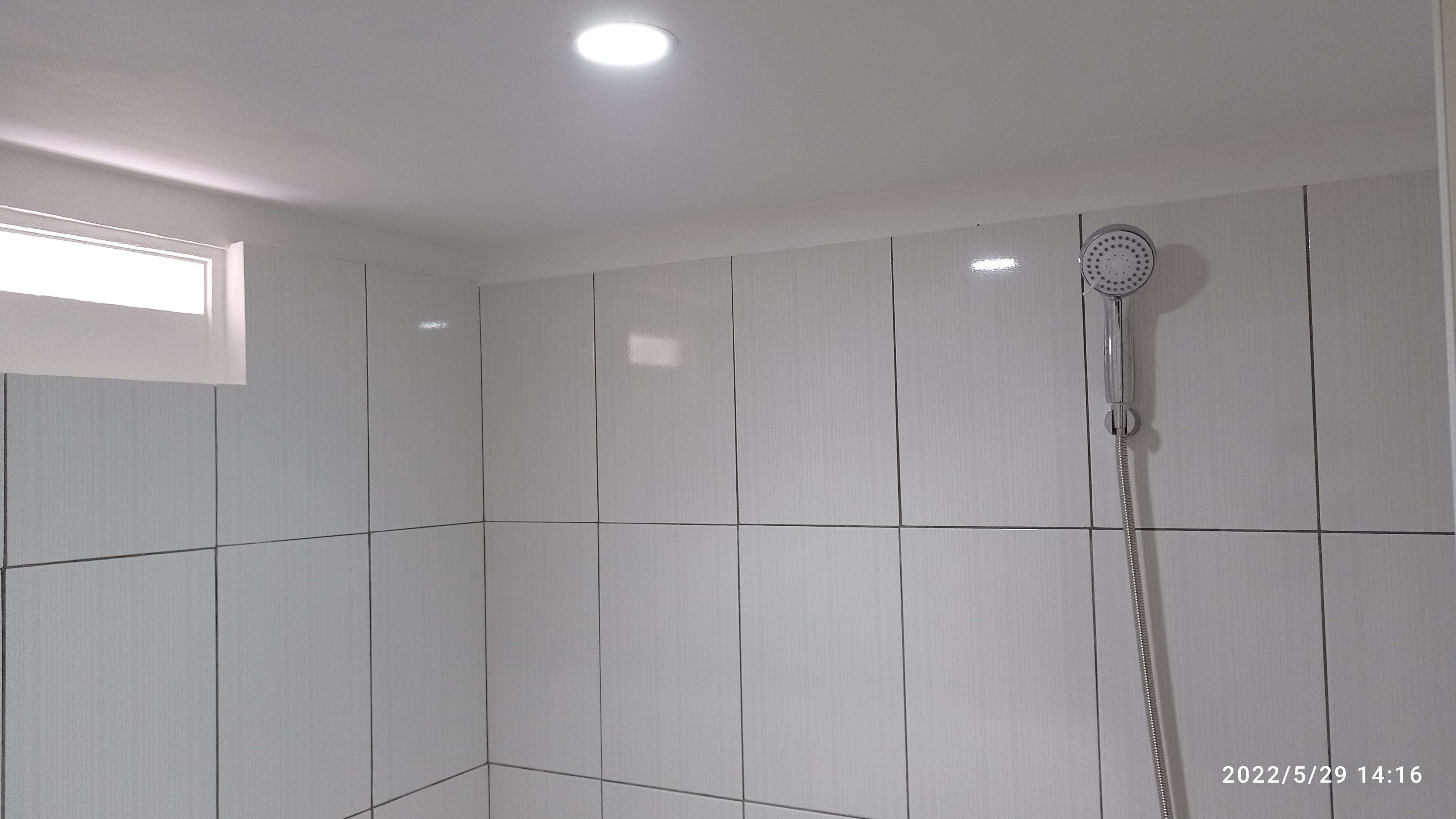 Foto Kamar M (Superior or Economy Room)  Kost Surabaya